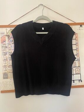 Muji Black Ribbed V-Neck Sweater Vest in M